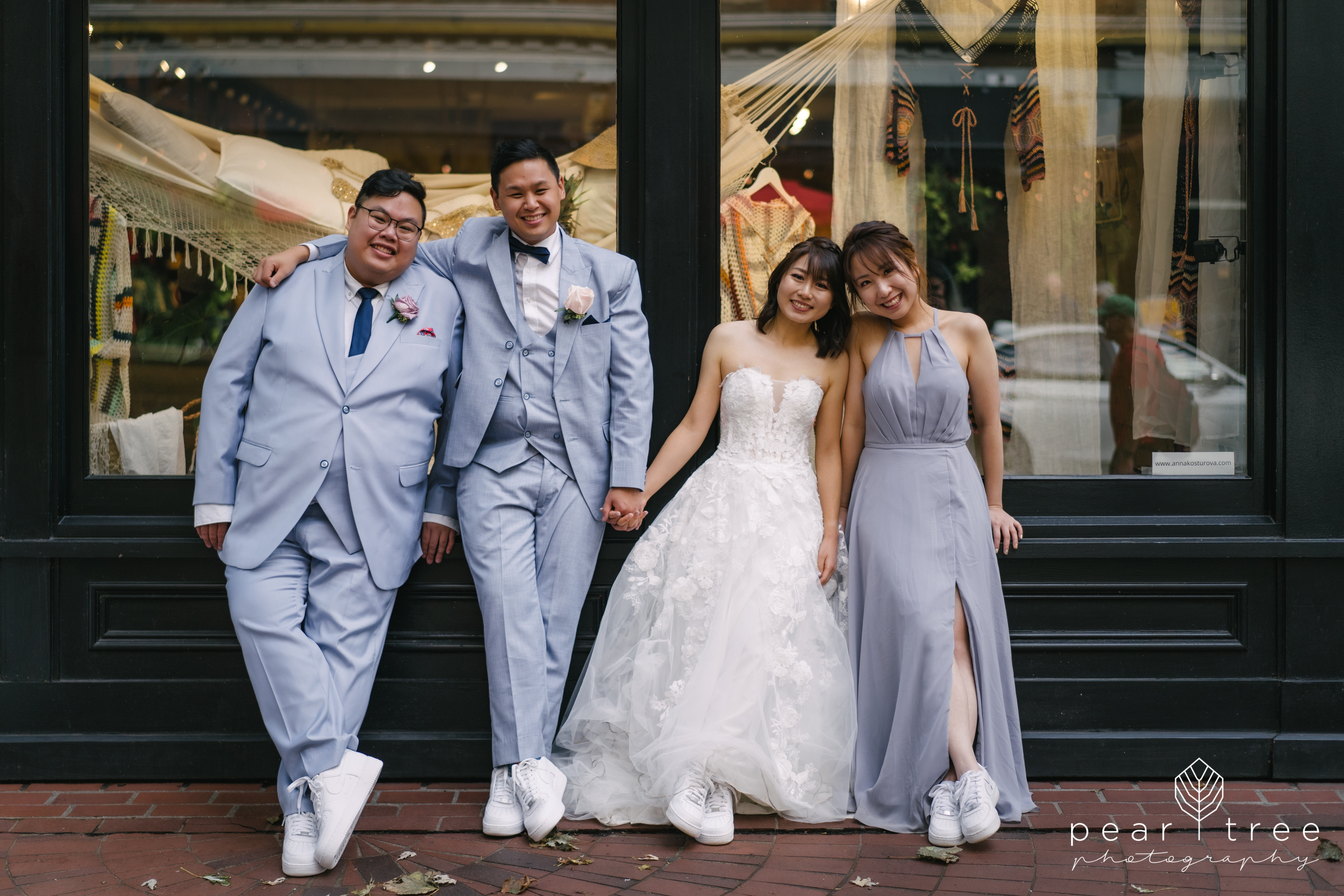 Cool wedding party group pose photos